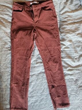 Women's Slim Stretch Jeans in Burgundy